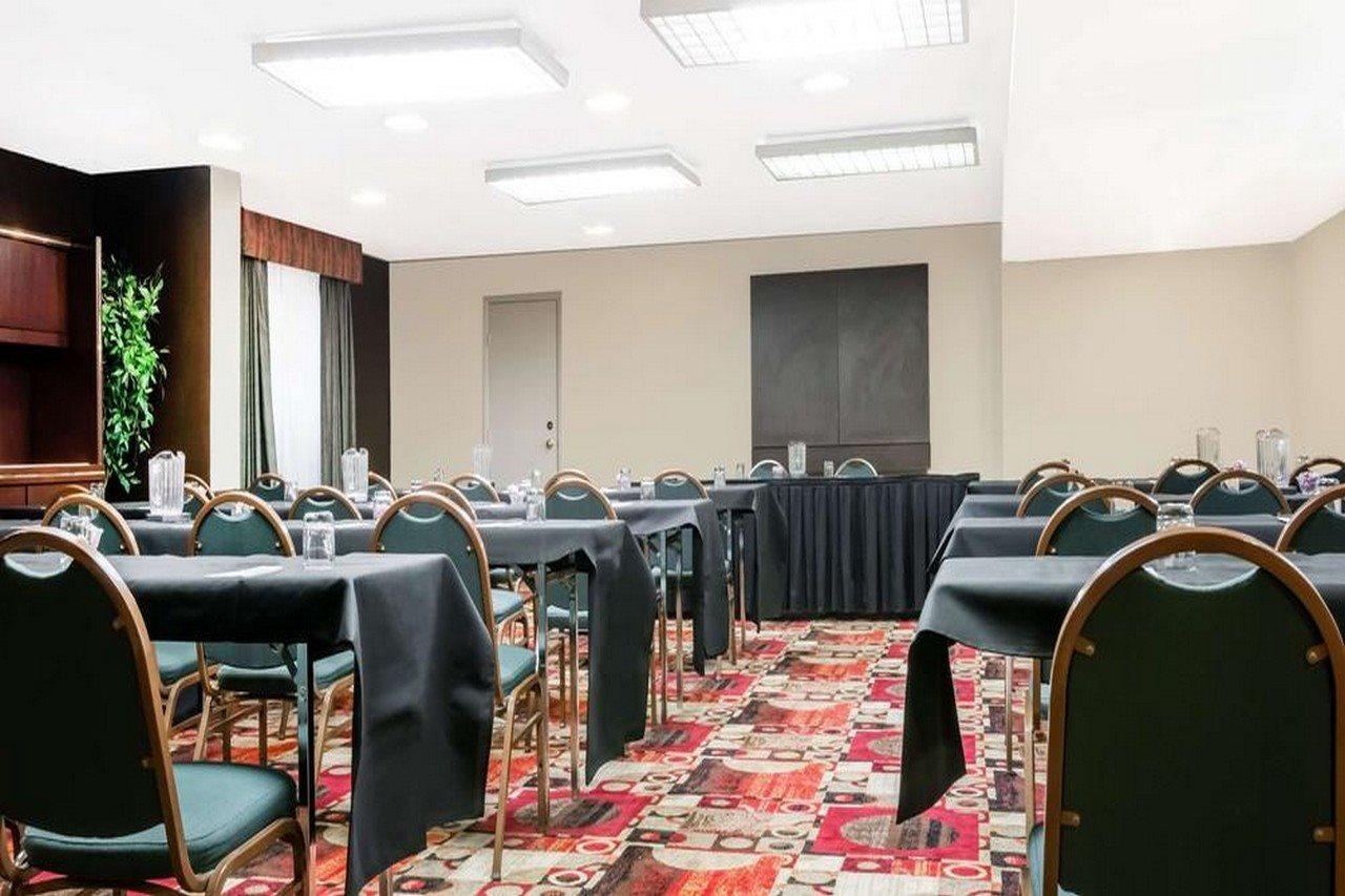 Ramada By Wyndham Lexington North Hotel & Conference Center Екстер'єр фото