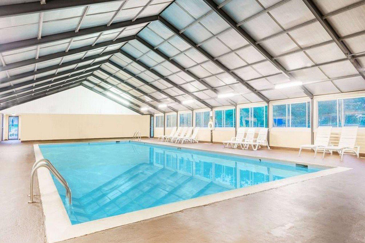 Ramada By Wyndham Lexington North Hotel & Conference Center Екстер'єр фото