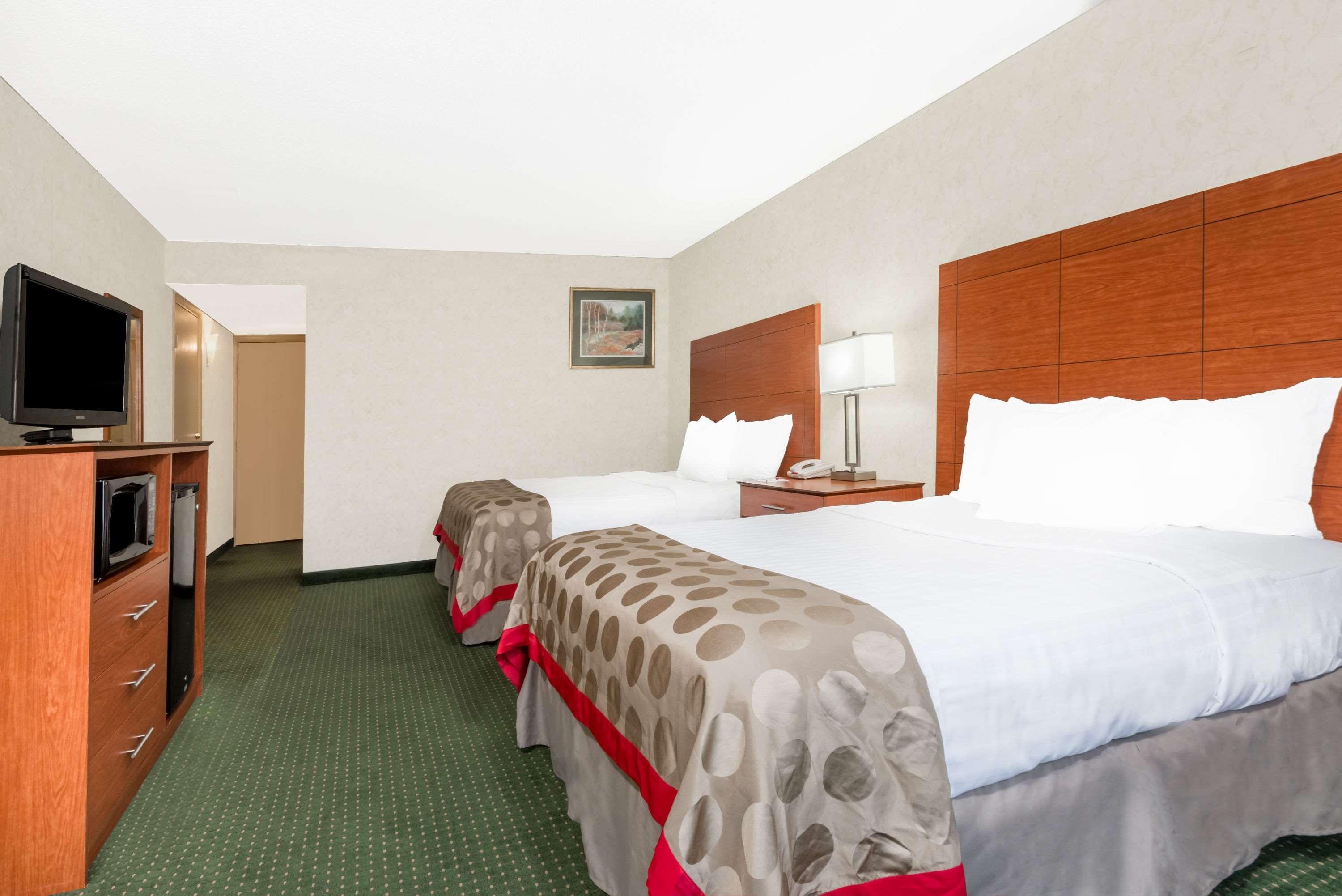Ramada By Wyndham Lexington North Hotel & Conference Center Екстер'єр фото