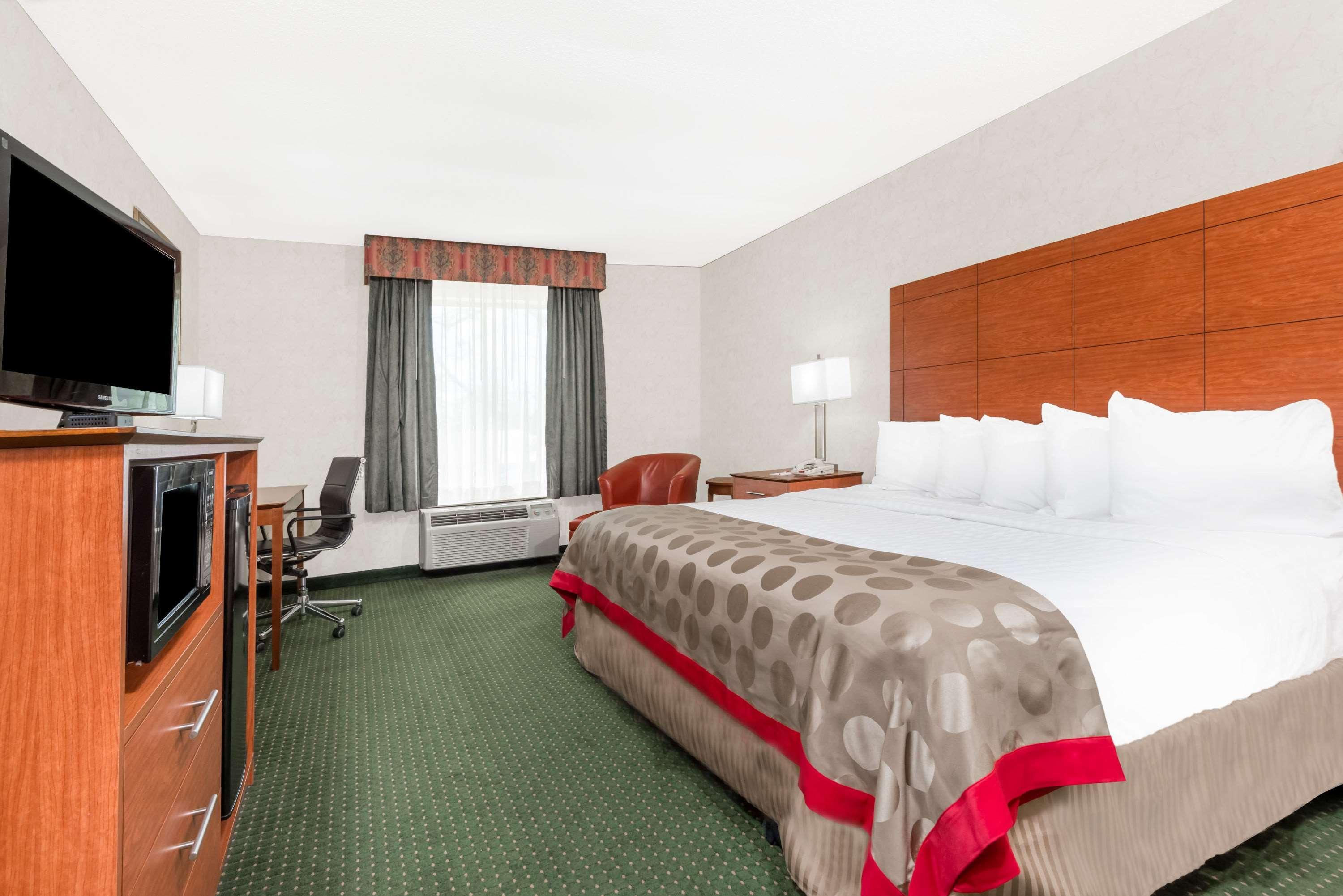 Ramada By Wyndham Lexington North Hotel & Conference Center Екстер'єр фото
