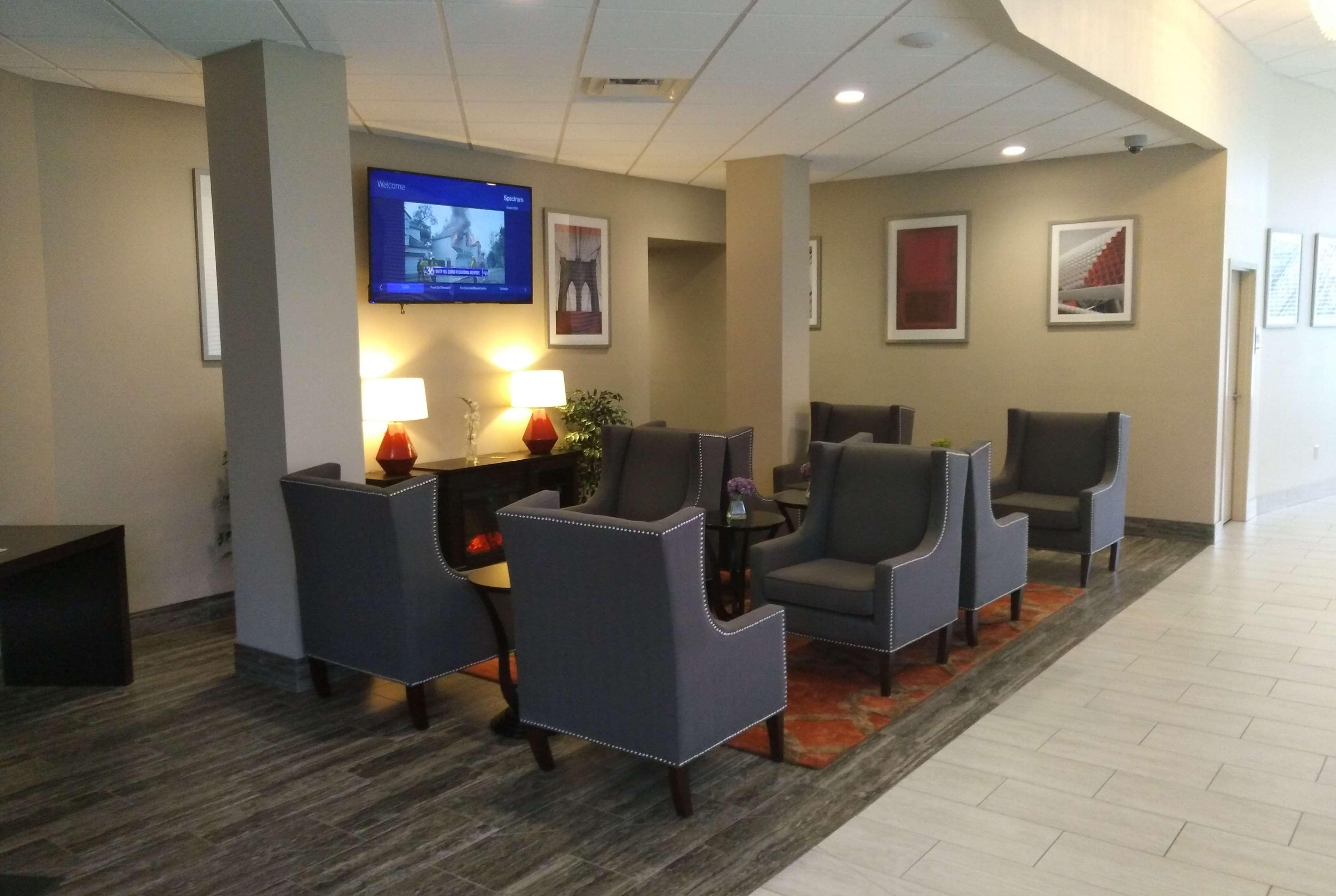 Ramada By Wyndham Lexington North Hotel & Conference Center Екстер'єр фото