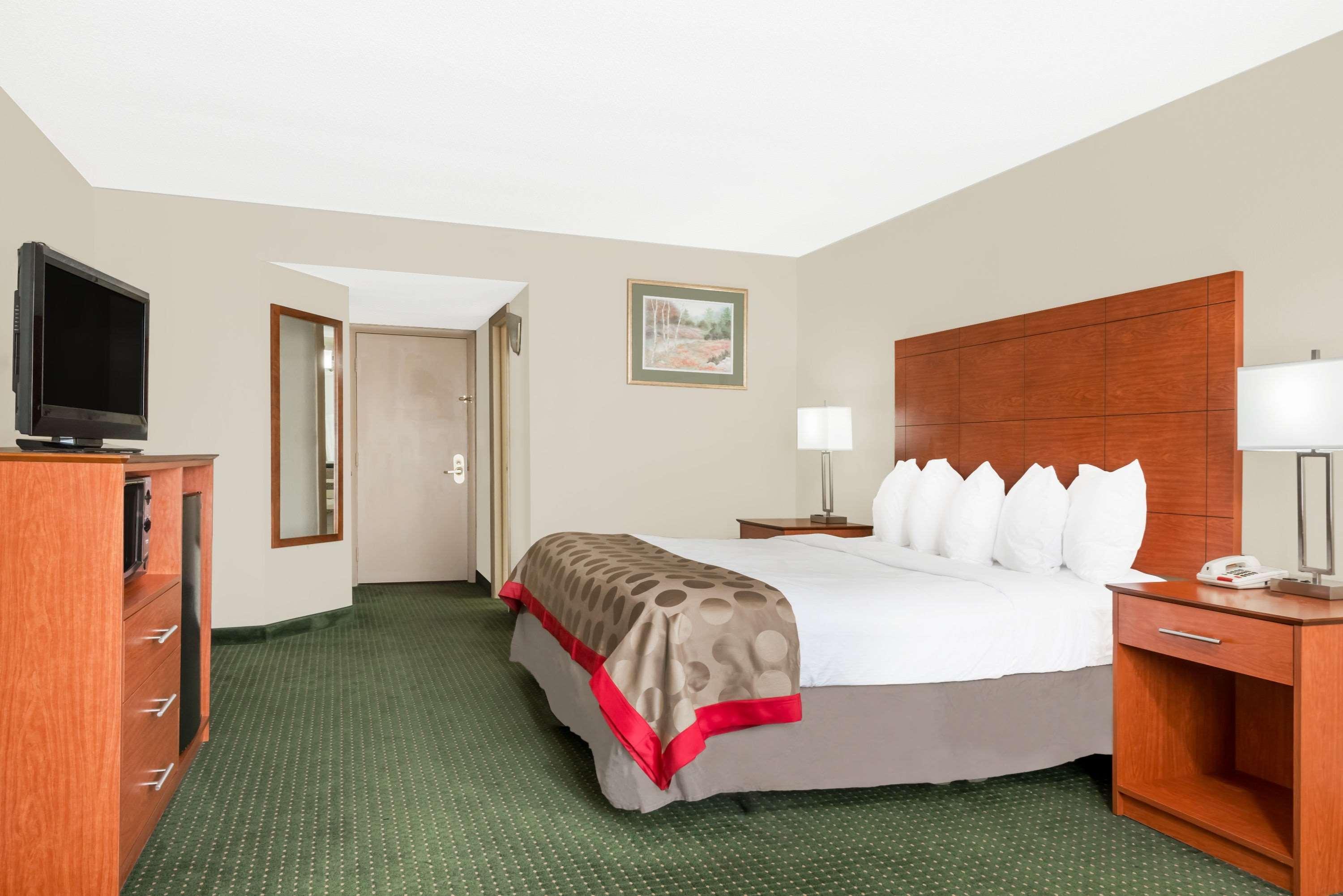 Ramada By Wyndham Lexington North Hotel & Conference Center Екстер'єр фото
