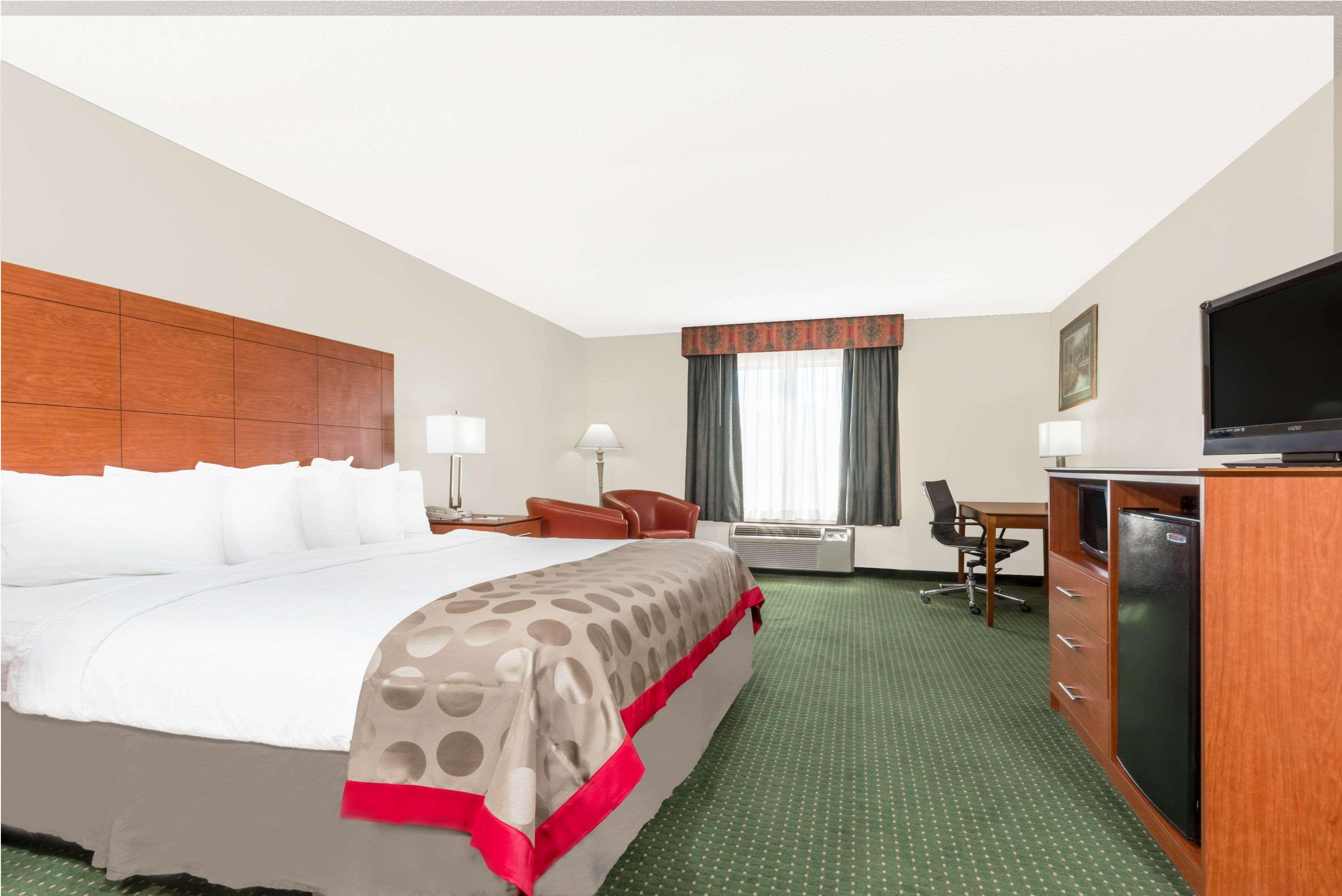 Ramada By Wyndham Lexington North Hotel & Conference Center Екстер'єр фото