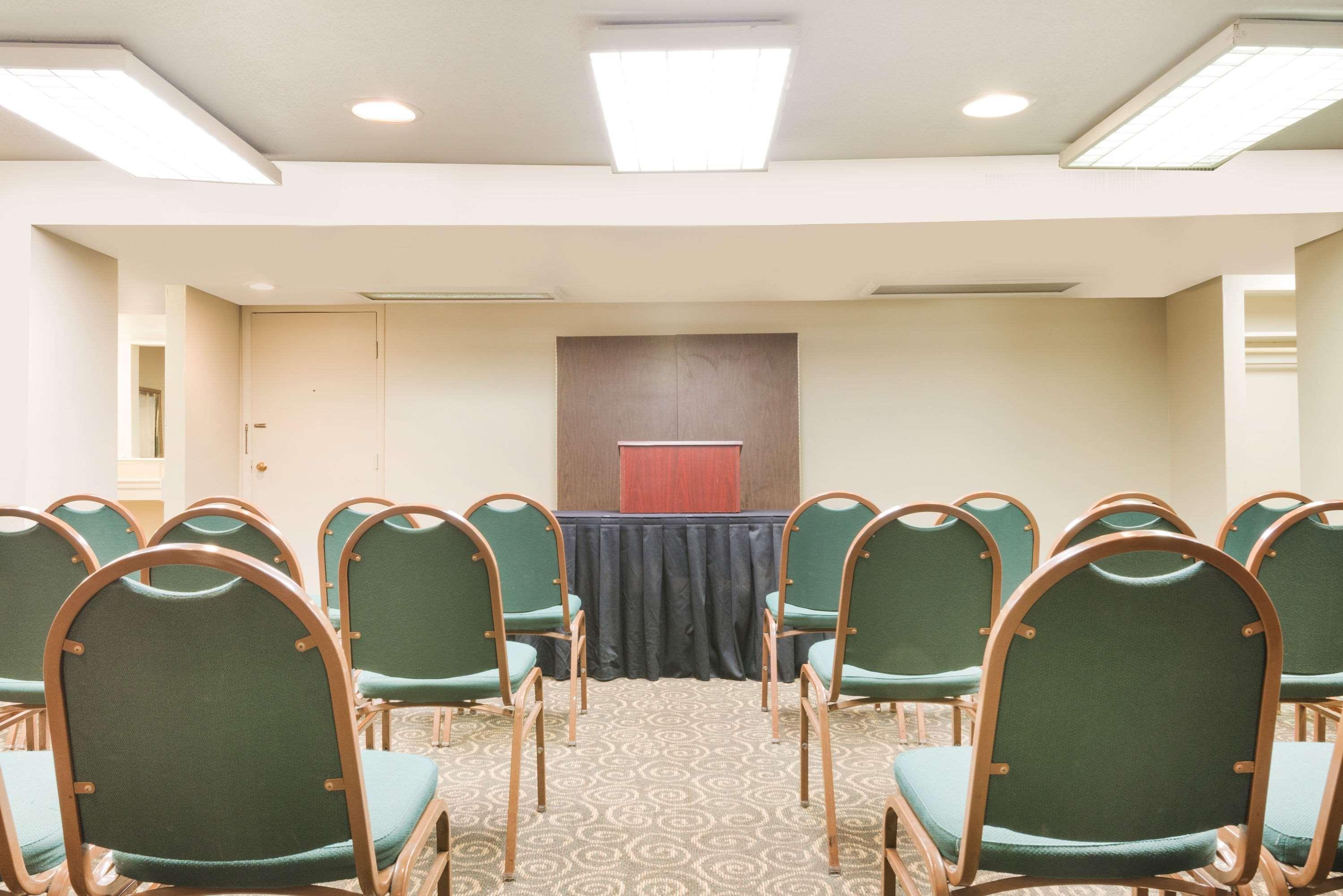 Ramada By Wyndham Lexington North Hotel & Conference Center Екстер'єр фото