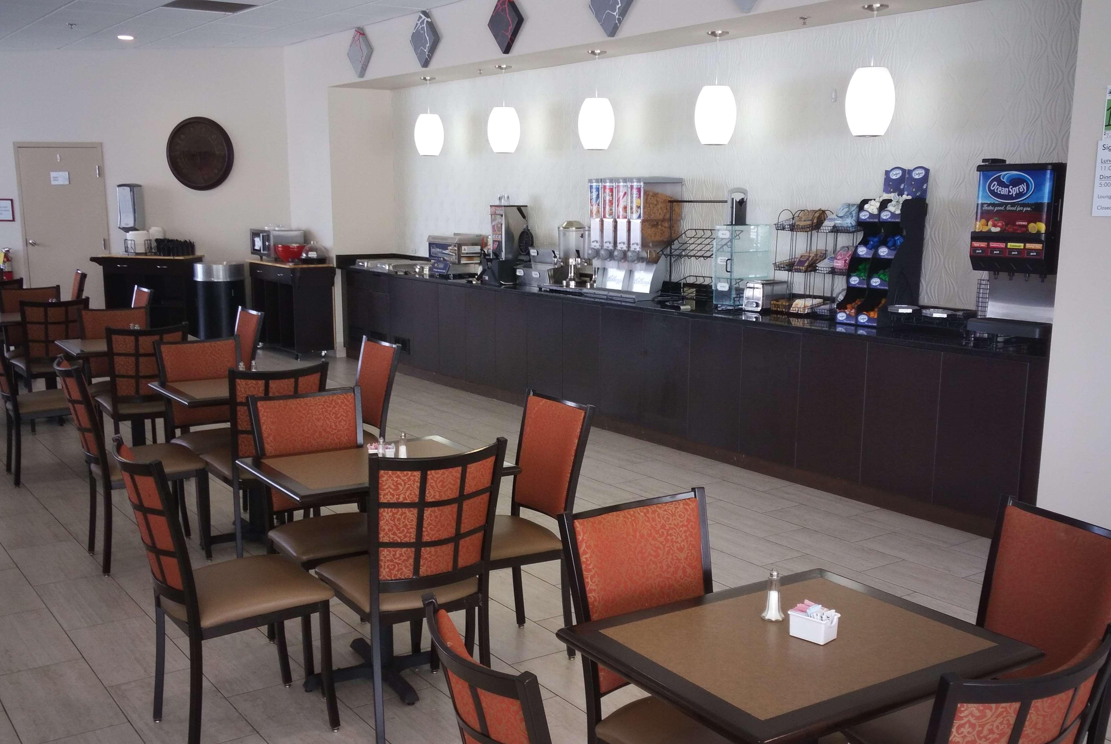 Ramada By Wyndham Lexington North Hotel & Conference Center Екстер'єр фото