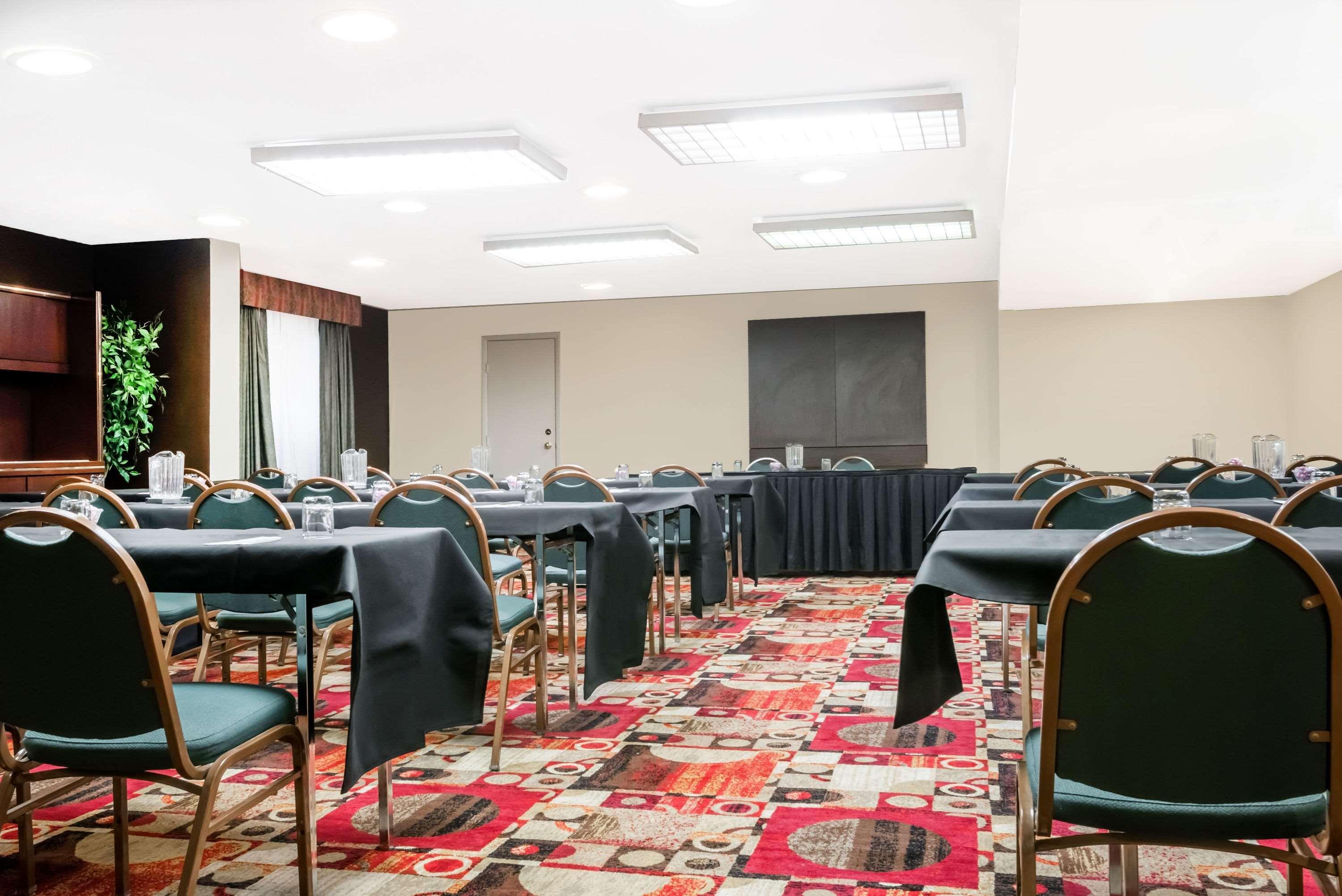 Ramada By Wyndham Lexington North Hotel & Conference Center Екстер'єр фото