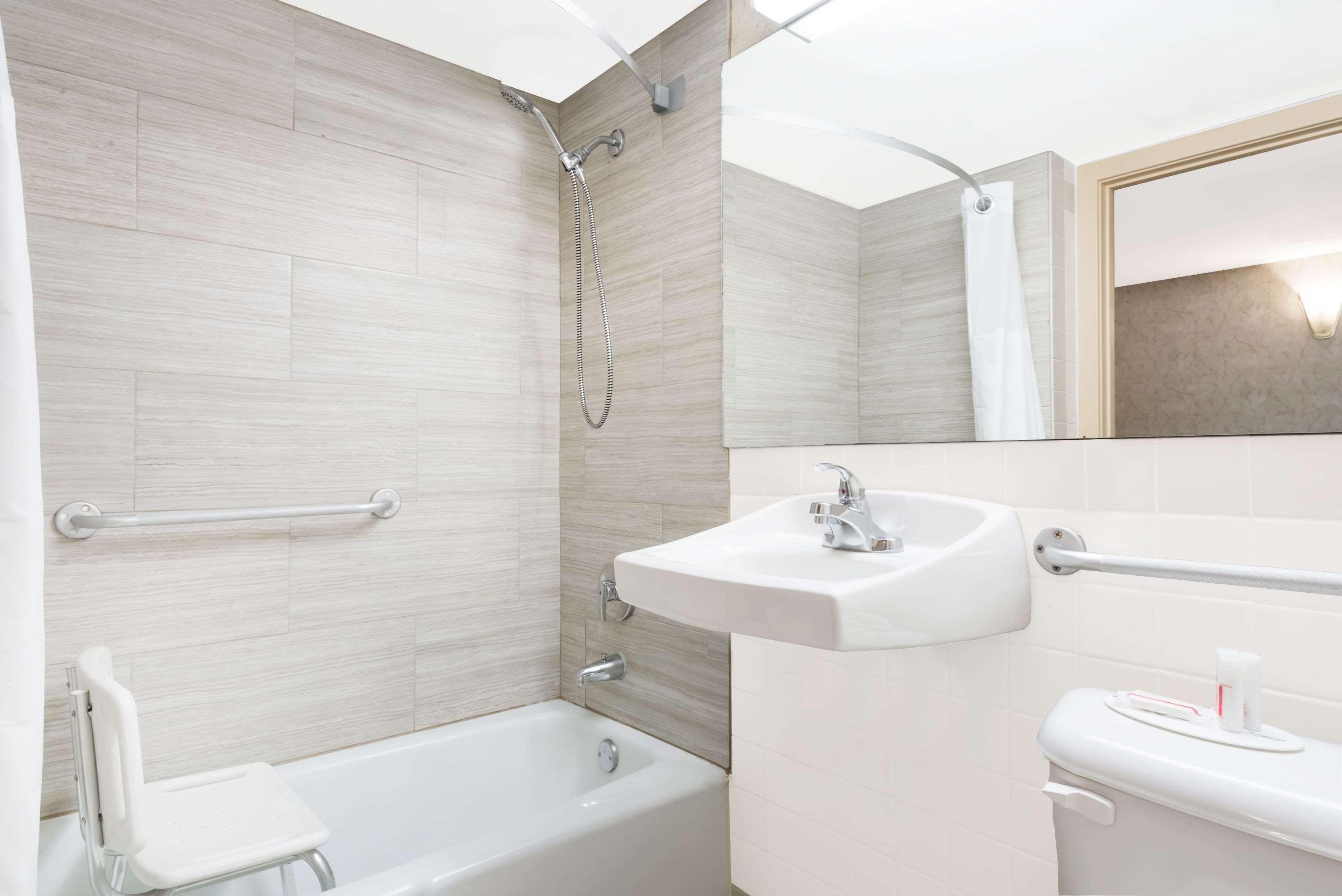 Ramada By Wyndham Lexington North Hotel & Conference Center Екстер'єр фото