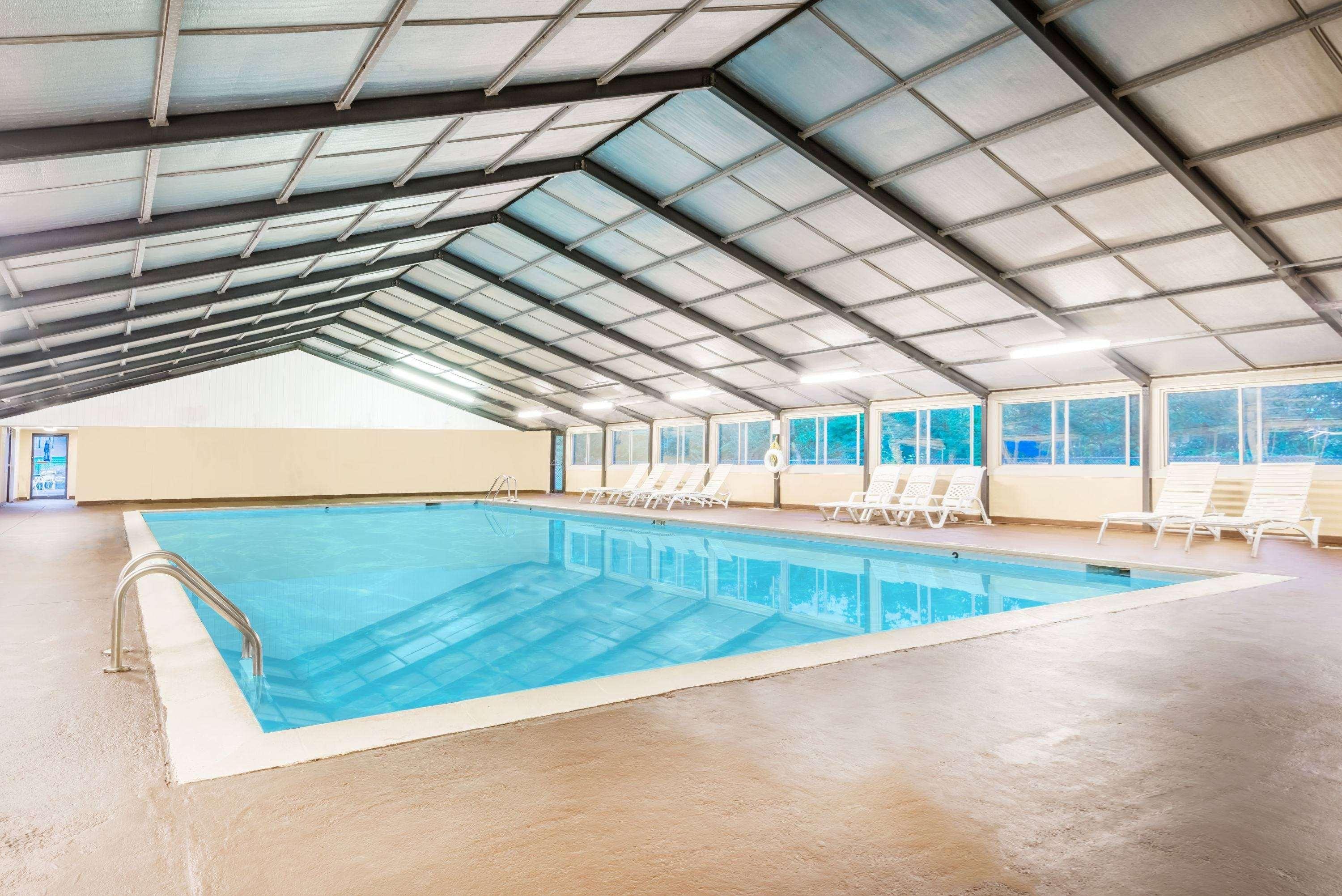 Ramada By Wyndham Lexington North Hotel & Conference Center Екстер'єр фото