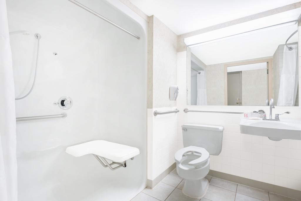 Ramada By Wyndham Lexington North Hotel & Conference Center Екстер'єр фото
