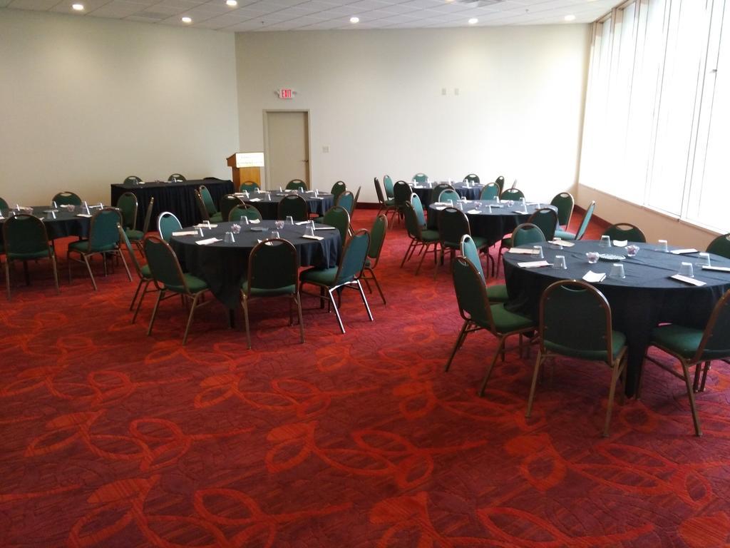 Ramada By Wyndham Lexington North Hotel & Conference Center Екстер'єр фото