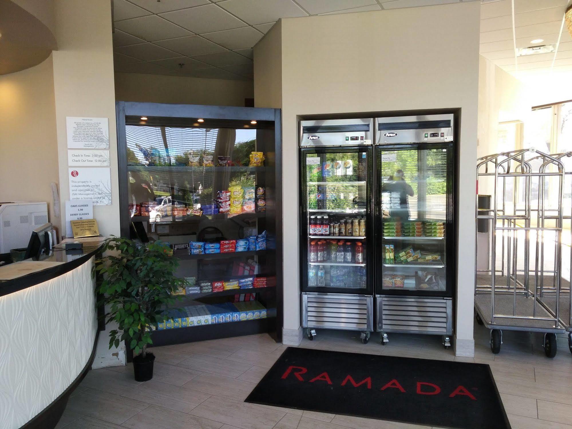 Ramada By Wyndham Lexington North Hotel & Conference Center Екстер'єр фото
