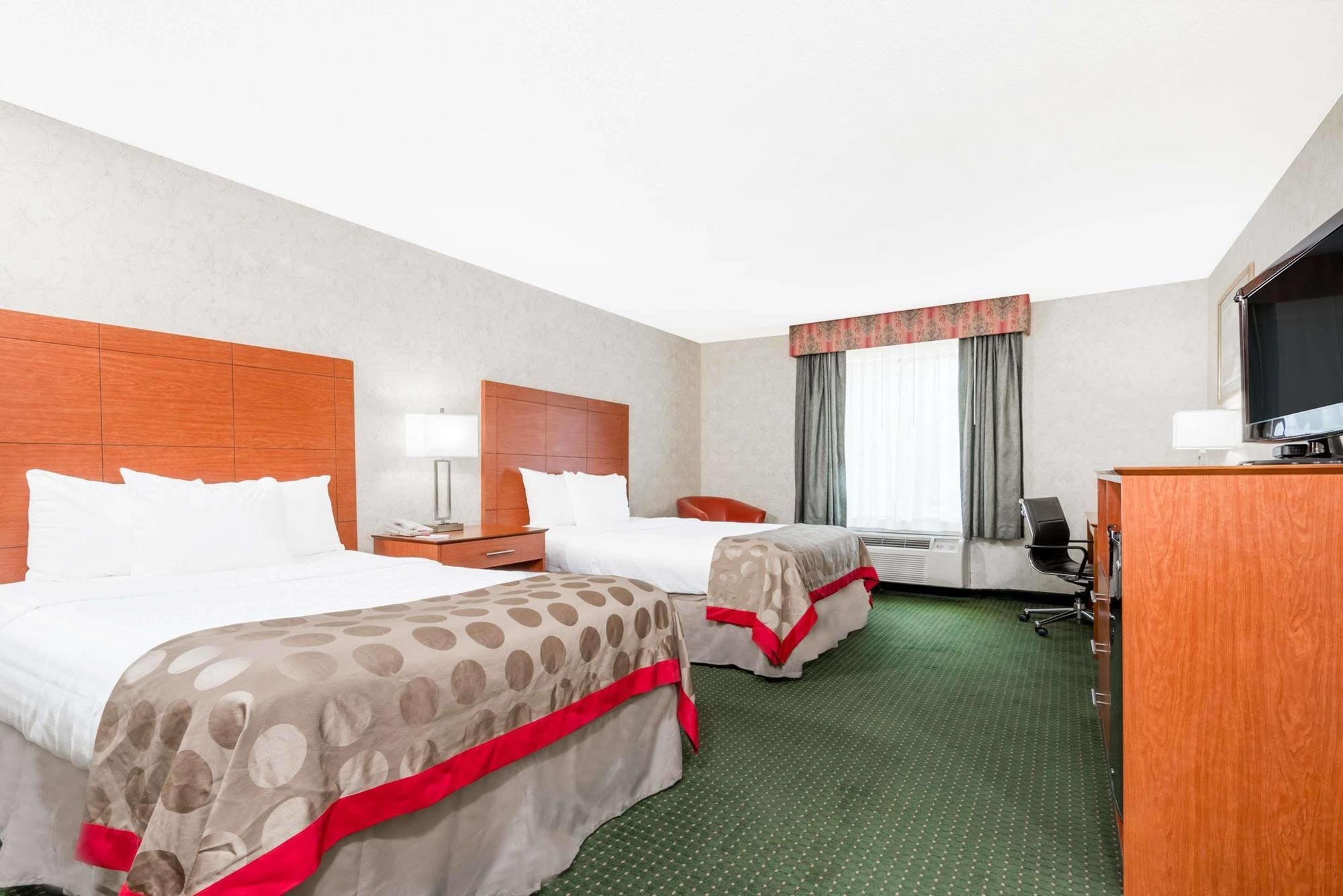 Ramada By Wyndham Lexington North Hotel & Conference Center Екстер'єр фото